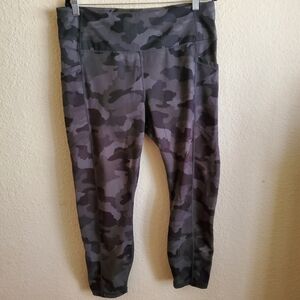 Yogalicious Black and grey camo print calf leggings Plus Size 1X Active Gym   Go
